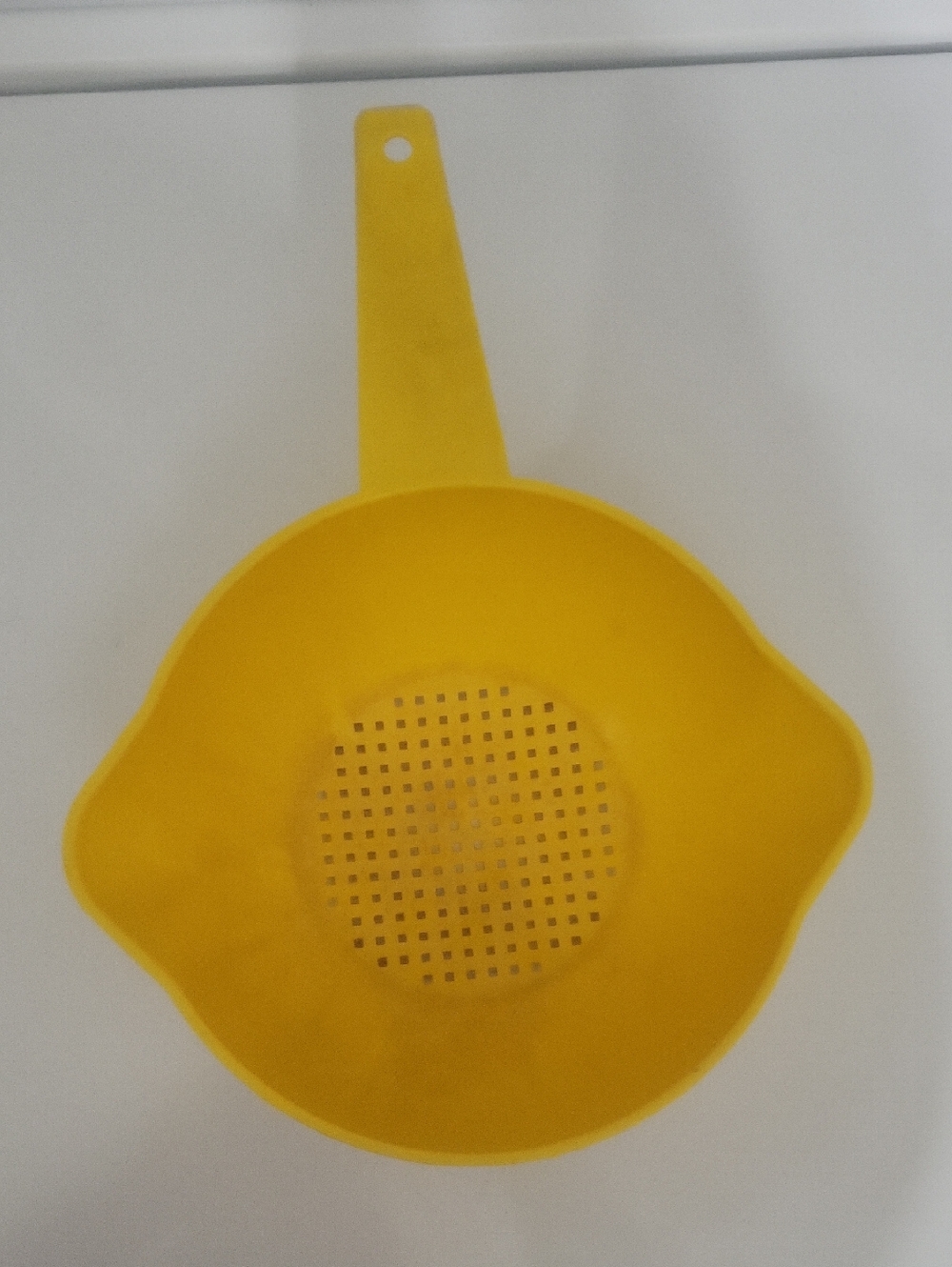 Tupperware Yellow Plastic Handled Strainer